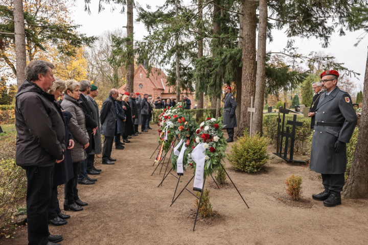 Kranzniederlegung an den Kriegsgräbern auf dem Friedhof zu Brüssow