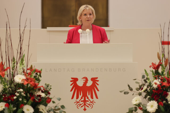 Begrüßung durch die Landtagspräsidentin Prof. Dr. Ulrike Liedke