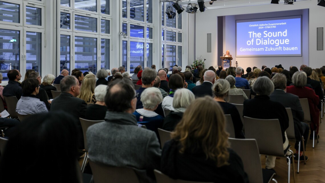 Blick in den Festsaal während des Grußwortes der Landtagspräsidentin Prof. Dr. Ulrike Liedtke 