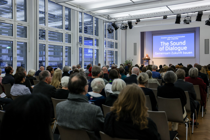 Blick in den Festsaal während des Grußwortes der Landtagspräsidentin Prof. Dr. Ulrike Liedtke 