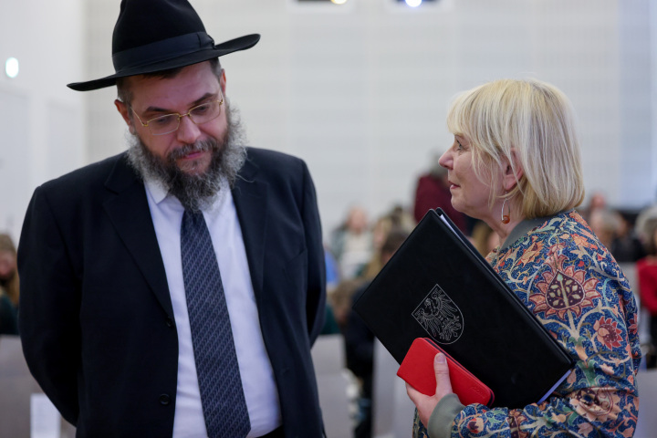Impression: Landtagspräsidentin Prof. Dr. Ulrike Liedtke im Gespräch mit Rabbiner Ariel Kirzon