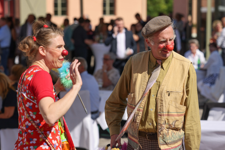 Impressionen vom Beginn der Veranstaltung „Brandenburg sagt Danke“ im Krongut Bornstedt