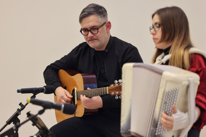 Die musikalische Begleitung übernahm Yvonne Grünwald mit Akkordeon und Gesang gemeinsam mit dem Gitarristen Tino Kahl.