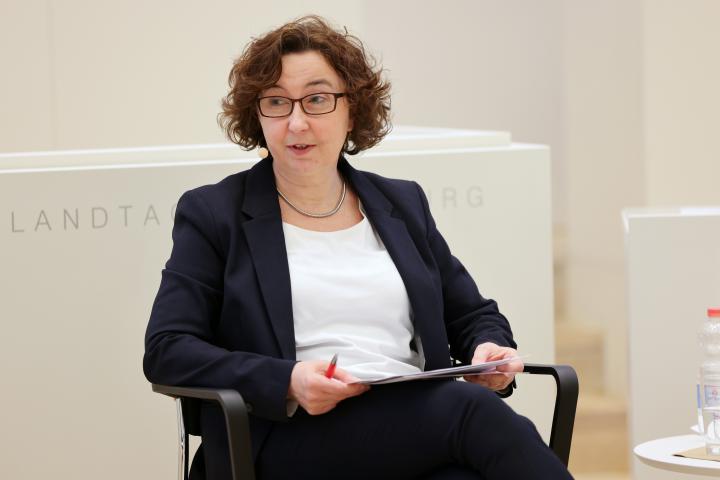 Moderatorin der Diskussionsveranstaltung Manuela Dörnenburg, Landesgleichstellungsbeauftragte