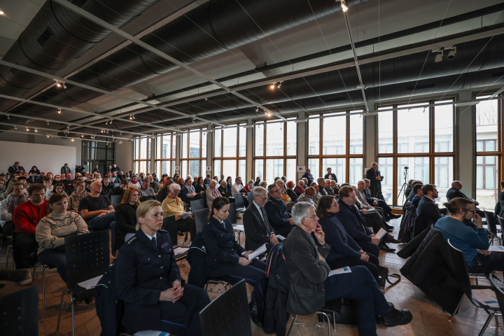 Blick in den Saal während der Gedenkveranstaltung