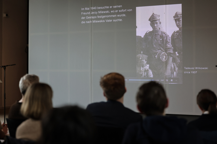 Video-Clip der Gruppe Voices of Next Generations: Geschichten von Angehörigen, Beziehungen zu Sachsenhausen