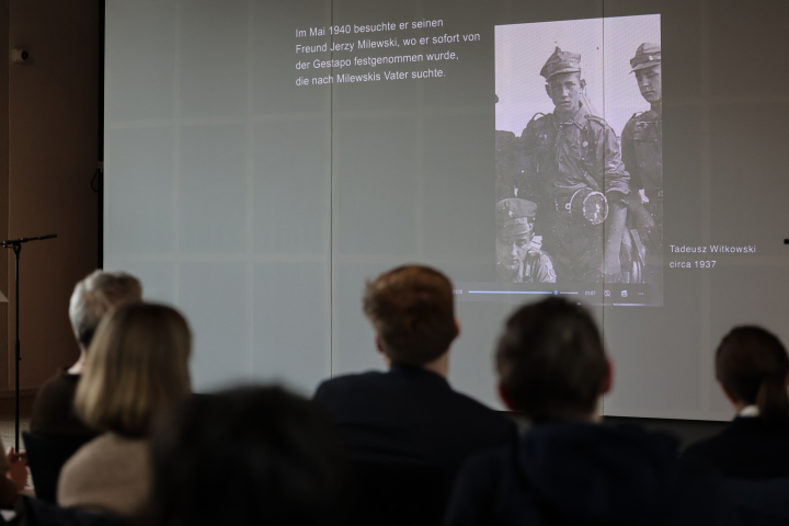 Video-Clip der Gruppe Voices of Next Generations: Geschichten von Angehörigen, Beziehungen zu Sachsenhausen