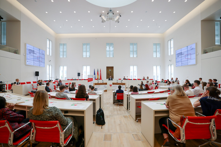 Blick in den Plenarsaal während der Veranstaltung