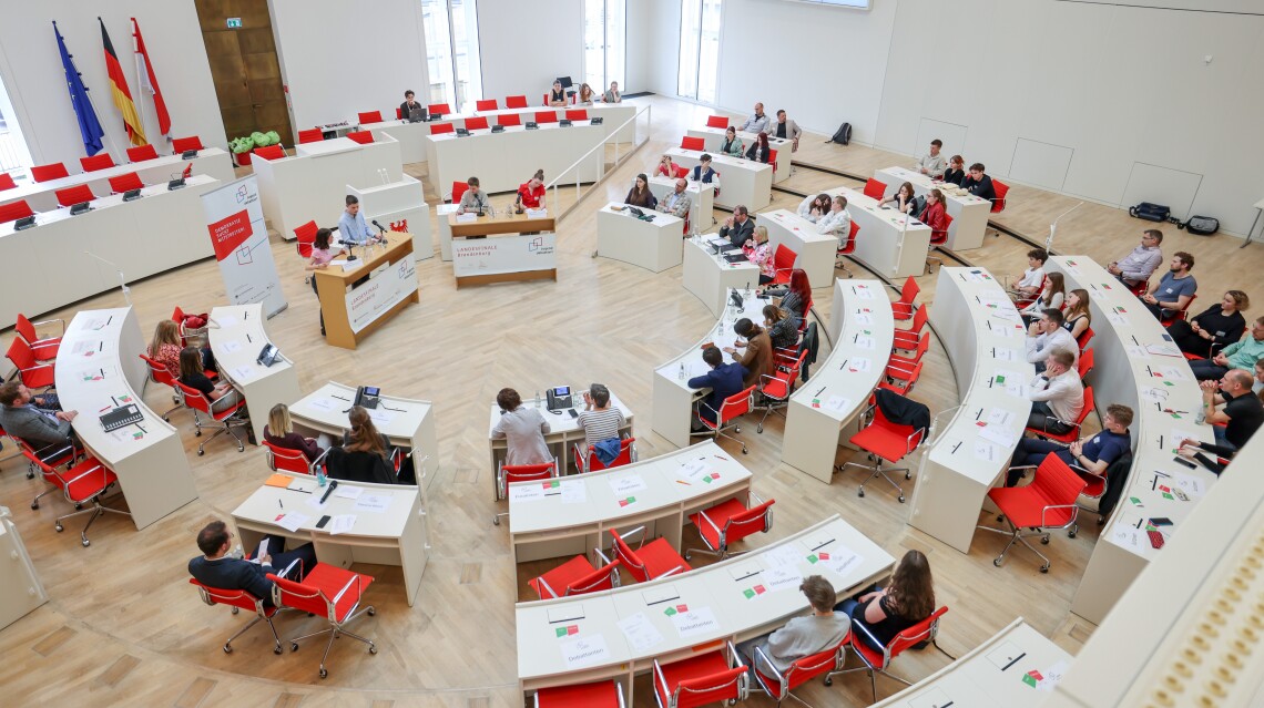 Blick in den Plenarsaal während der Finaldebatten zum Landesfinale „Jugend debattiert“ 2024