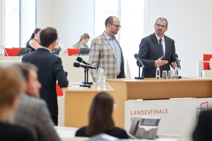 Gesprächsrunde mit dem Minister für Bildung, Jugend und Sport Steffen Freiberg (r.) und Dr. Jan-Jonathan Bock (2. v. r.) von der Hertie-Stiftung