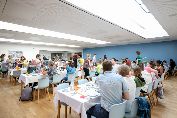 Impression Abgeordneten-Gesprächsrunde bei Kuchen und Kakao