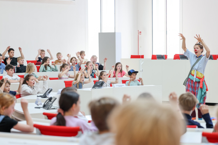 Impression aus dem Plenarsaal zum Kindertag