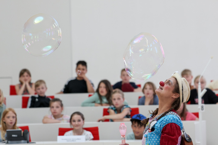 Impression aus dem Plenarsaal zum Kindertag