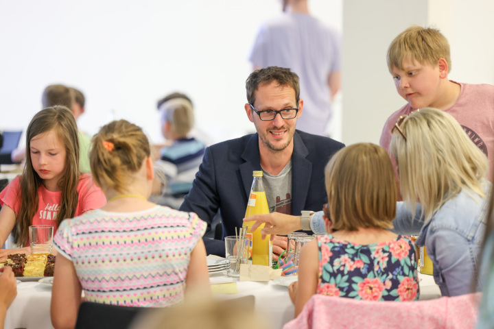 Gesprächsrunde bei Kuchen und Kakao mit dem Abgeordneten Benjamin Raschke (BÜNDNIS 90/DIE GRÜNEN)