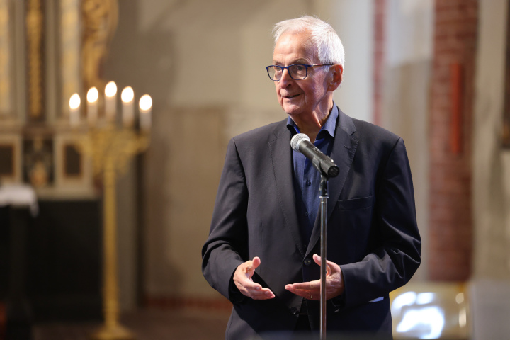 Der frühere Bundesumweltminister Prof. Dr. Klaus Töpfer während seiner Rede beim Elbe-Kirchentag in Lenzen am 27. Mai 2022