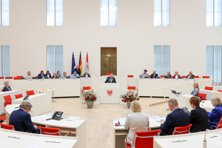 Blick in den Plenarsaal während der Verleihung der Landtagsmedaille 2023
