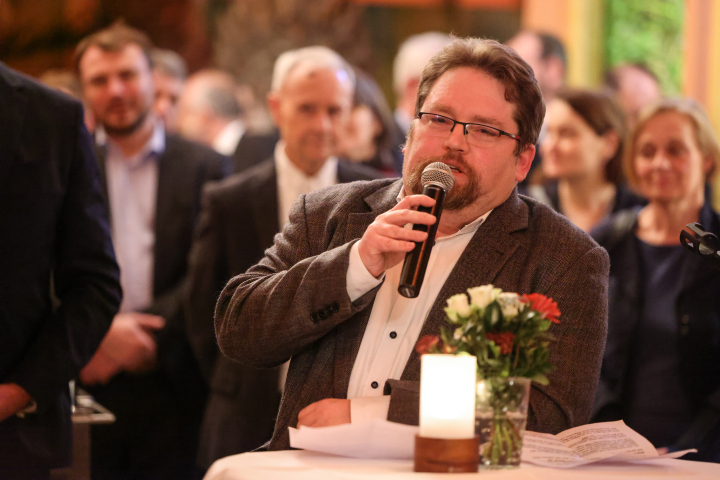 Begrüßung durch den Vorsitzenden der Landespressekonferenz Brandenburg e. V. Benjamin Lassiwe