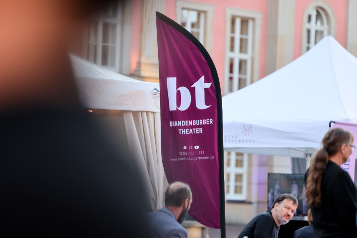 Impression des parlamentarischen Abends im Innenhof des Landtages