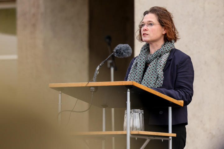 Begrüßung der Leiterin der Gedenkstätte Ravensbrück Andrea Genest