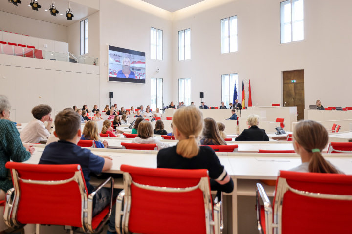 Videobotschaft der Landtagspräsidentin Prof. Dr. Ulrike Liedke zur Preisverleihung zum Schülerzeitungswettbewerb 2022/2023