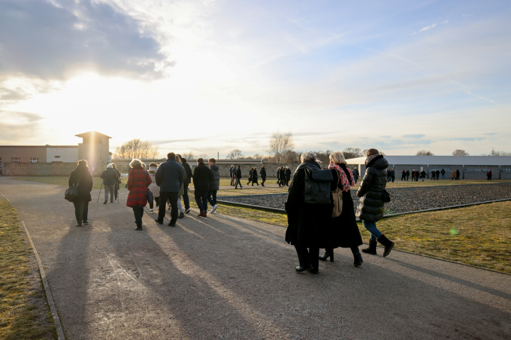 Gang zur „Station Z“ in der Gedenkstätte Sachsenhausen