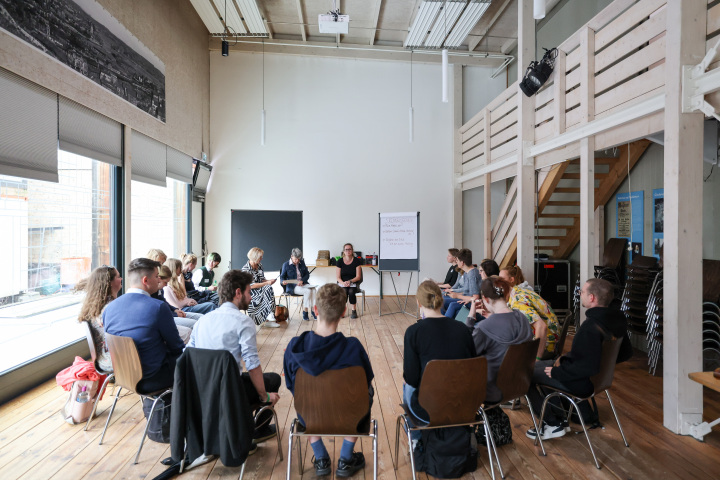Impressionen der Workshops innerhalb und außerhalb des Landtages