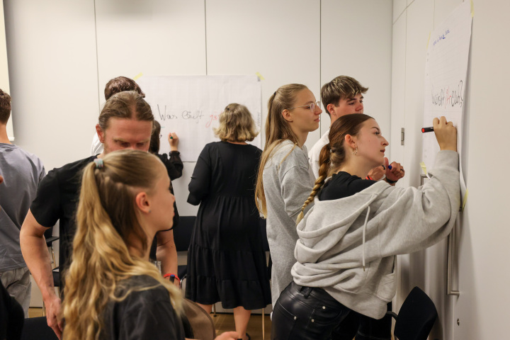 Impressionen der Workshops innerhalb und außerhalb des Landtages