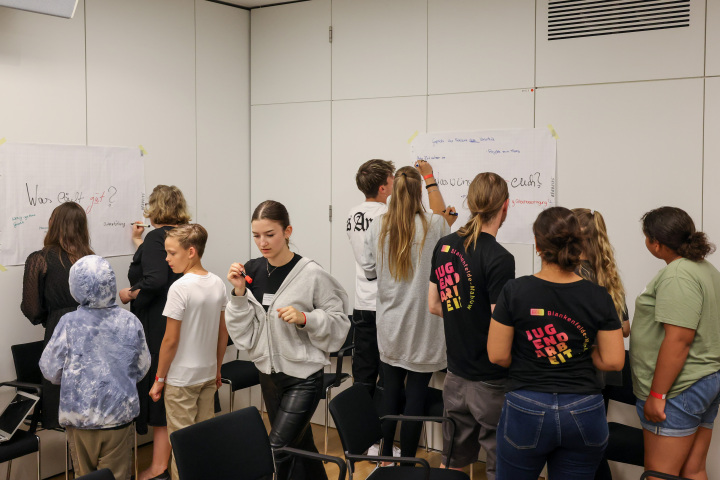 Impressionen der Workshops innerhalb und außerhalb des Landtages