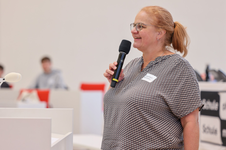 Beginn der Abschlussveranstaltung mit Blitzlichtern aus den Workshops
