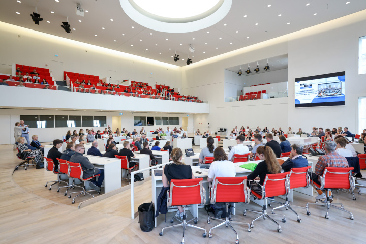 Blick in den Plenarsaal während der Veranstaltung
