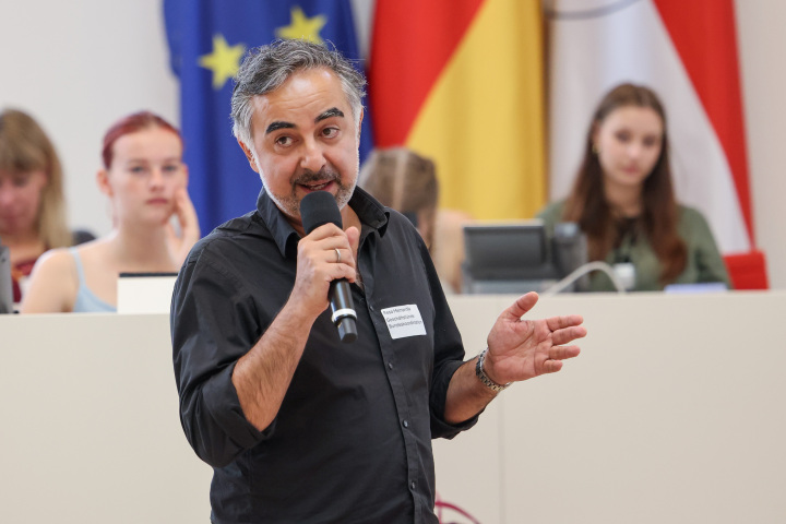 Interview mit dem Geschäftsführer der Bundeskoordination SOR-SMC Resa Memarnia