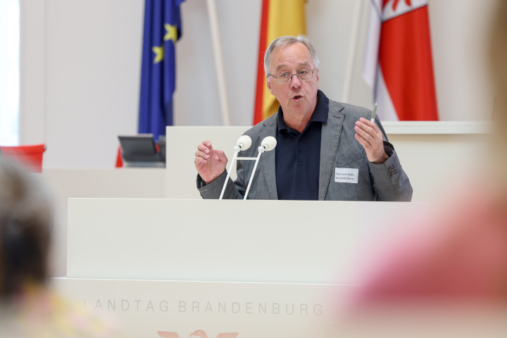 Grußwort des Geschäftsführers der Bundeskoordination „Schulen ohne Rassismus – Schulen mit Courage“ Eberhard Seidel