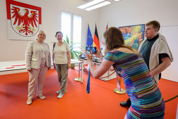 Einblicke in das Büro der Landtagspräsidentin Prof. Dr. Ulrike Liedtke