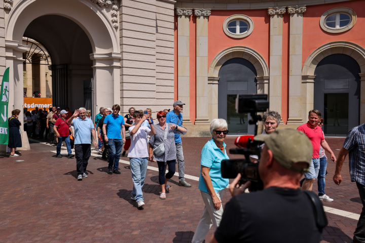 Blick in den Innenhof zur Eröffnung des Tages der offenen Tür 2024