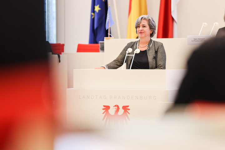 Begrüßung der Teilnehmerinnen und Teilnehmer durch die Landtagsvizepräsidentin Barbara Richstein
