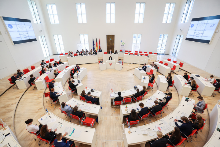 Impression des Jugend-Ostseeparlaments im Landtag