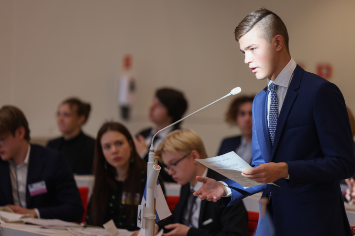 Impression des Jugend-Ostseeparlaments im Landtag