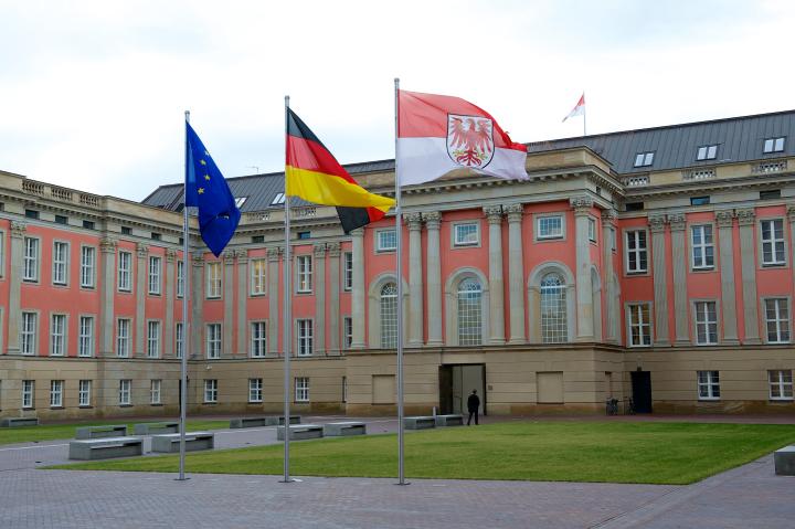 Blick in den Innenhof des neuen Landtages