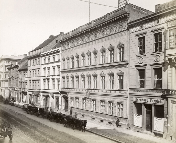 Sitz des Provinziallandtages von 1823 bis 1888: das Landschaftshaus in der Spandauer Straße 59 in Berlin, Aufnahme: 1886–1892