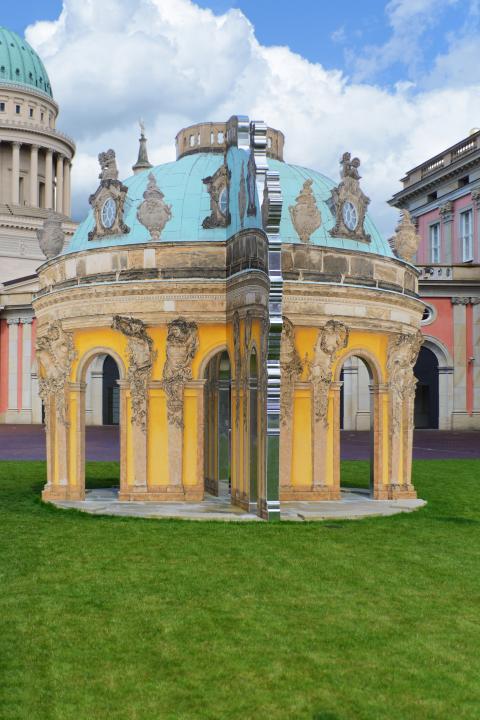 Kunst am Bau im Innenhof des Landtages