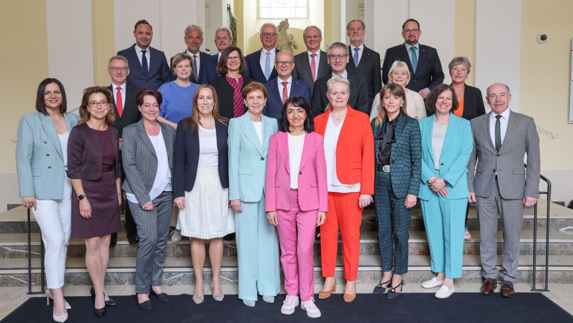 Die Präsidentinnen und Präsidenten der deutschen und österreichischen Landesparlamente bei der Landespräsidentenkonferenz in Salzburg.