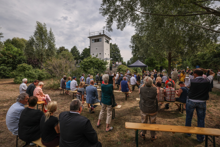 Impression der Gedenkveranstaltung zum Bau der Berliner Mauer vor 61 Jahren