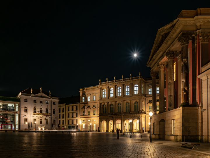 Abendansicht des Alten Markts mit Potsdam Museum, Museum Barberini und Landtagsgebäude (v. l. n. r.)