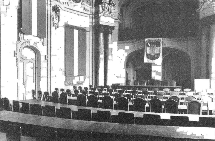 Sitz des ersten Landtages der „Provinz Mark Brandenburg“ von 1946 bis 1947: der Plenarsaal der damaligen Provinzialverwaltung in der Friedrich-Ebert-Straße 79/81 (heute Sitz der Stadtverwaltung) in Potsdam