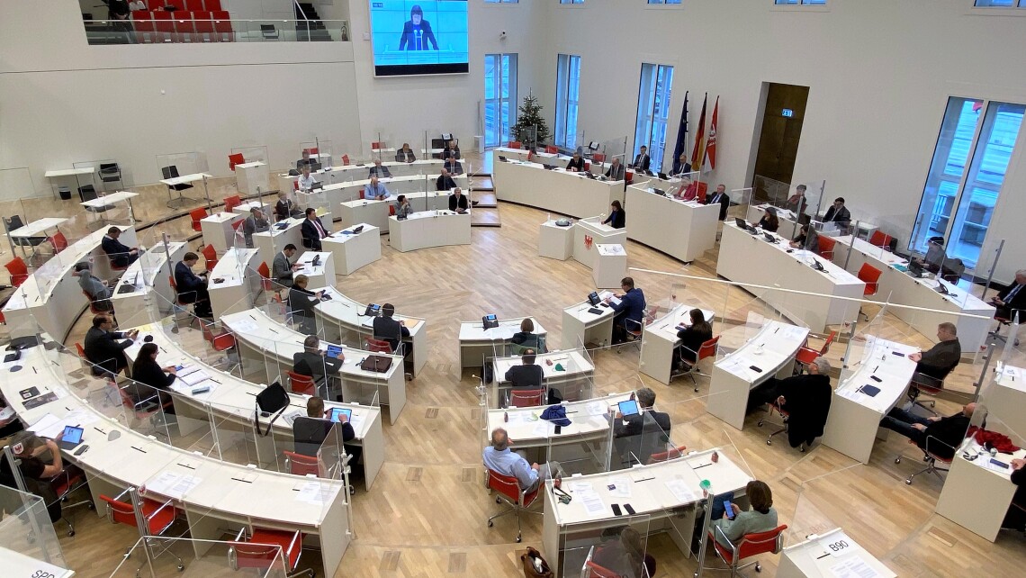Blick in den Plenarsaal zur 60. Sitzung (Sondersitzung) des Landtages Brandenburg am 23. Dezember 2021