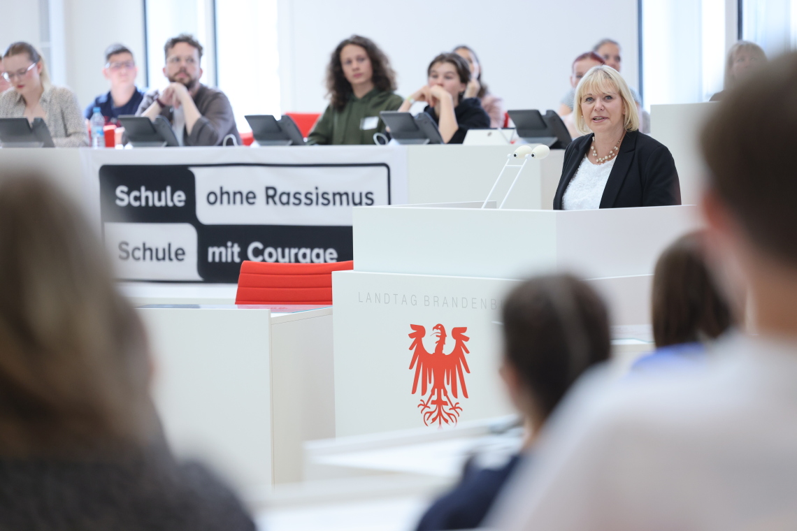 Begrüßung durch die Landtagspräsidentin Prof. Dr. Ulrike Liedtke