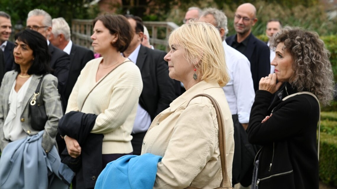 Landtagspräsidentin Prof. Dr. Ulrike Liedtke (m.) während des Programms im Rahmen der Feierlichkeiten zum Tag der Deutschen Einheit in Hamburg