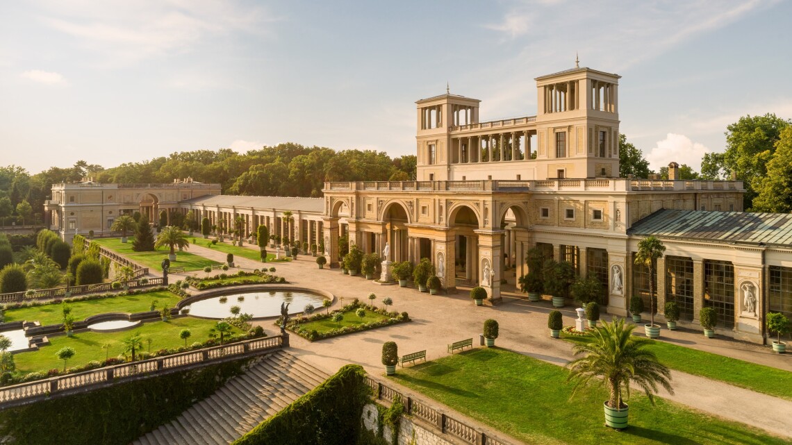 Blick auf das Orangerieschloss im Park Sanssouci (Symbolbild)