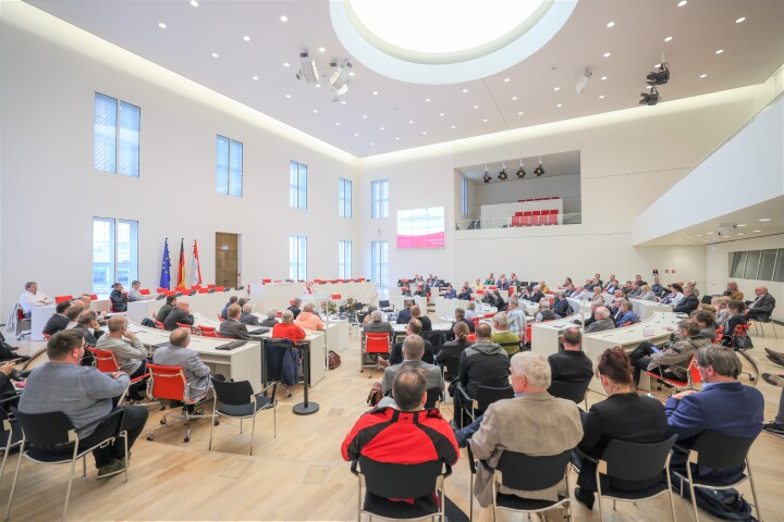 Blick in den Plenarsaal zu Beginn der Veranstaltung