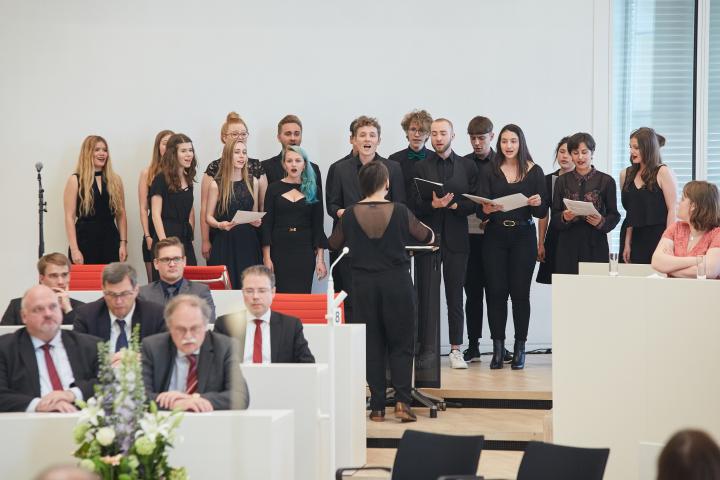 Muskalische Umrahmung der Gendenkstunde durch die „Young Voices Brandenburg“.